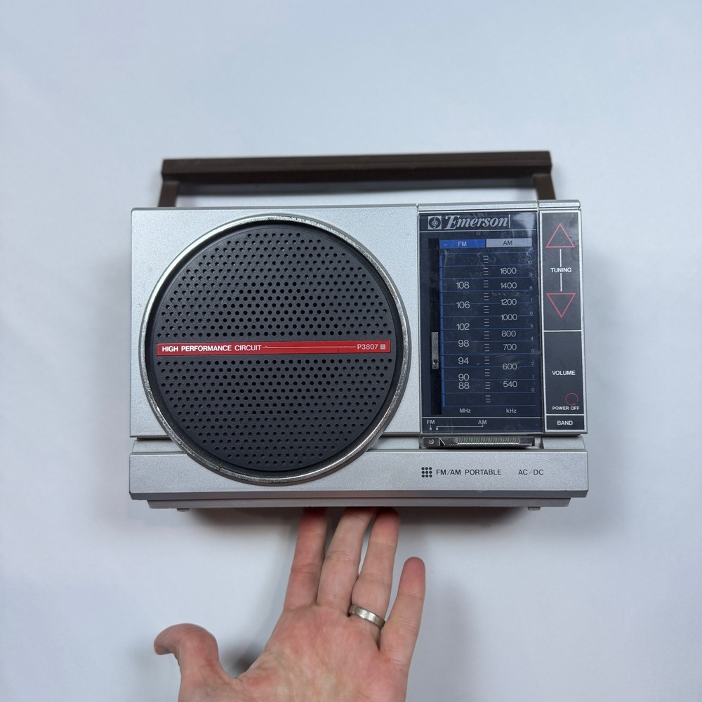 Emerson Portable Radio AM FM P3807 Silver Vintage AC DC‎ Tested